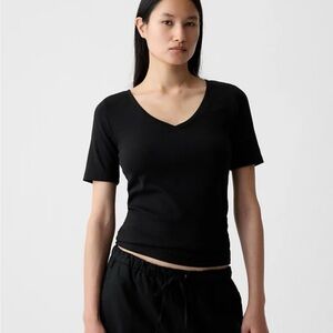 GAP Women’s Modern V-Neck T-Shirt, Black M NWT
